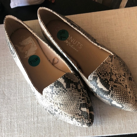 Like new Coconuts by Matisse flat sole never worn faux lizard 7.5W - Picture 1 of 9